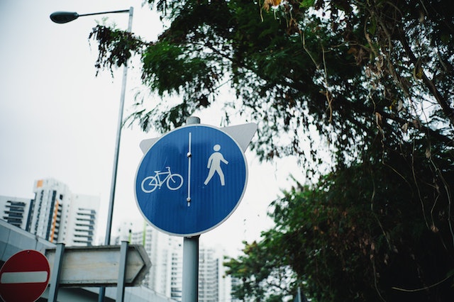 Read more about the article The Role of Pedestrians and Cyclists in Road Safety